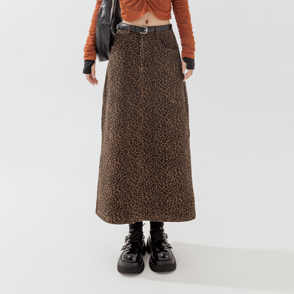 QUEENSHOP 2025秋冬新品女装个性豹纹设计直筒长裙附皮