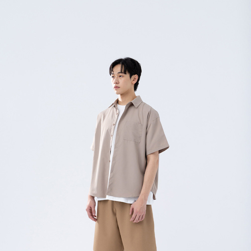男装素面单口袋宽版短袖衬衫