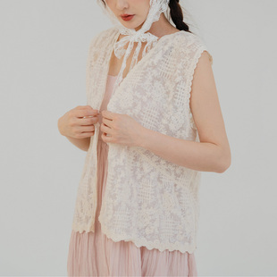 蕾丝透肤缇花单釦背心01099019 女装 QUEENSHOP 2025春夏新品