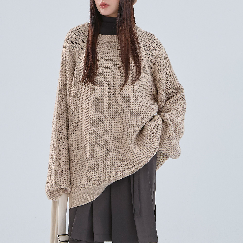 中性立体织纹粗针织长袖毛衣