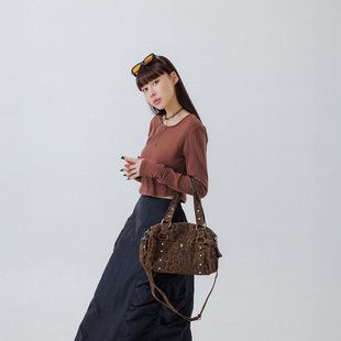 豹纹铆钉设计多口袋包包06010509 女装 QUEENSHOP 2025秋冬新品