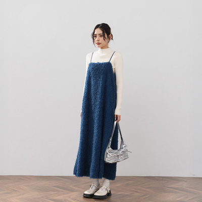 立体毛绒设计伞摆细肩连衣裙