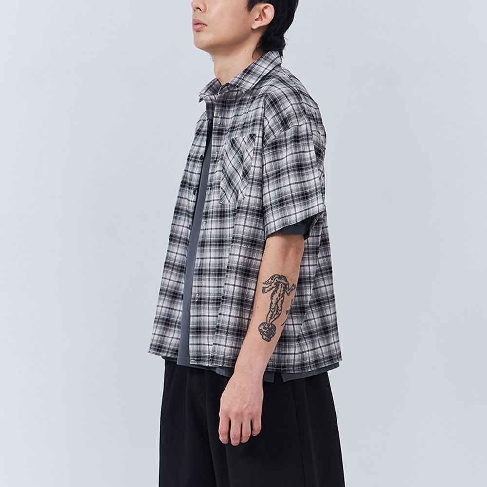 QUEENSHOP2026春夏新品男装经典格纹前单口袋短袖衬衫-黑01025815