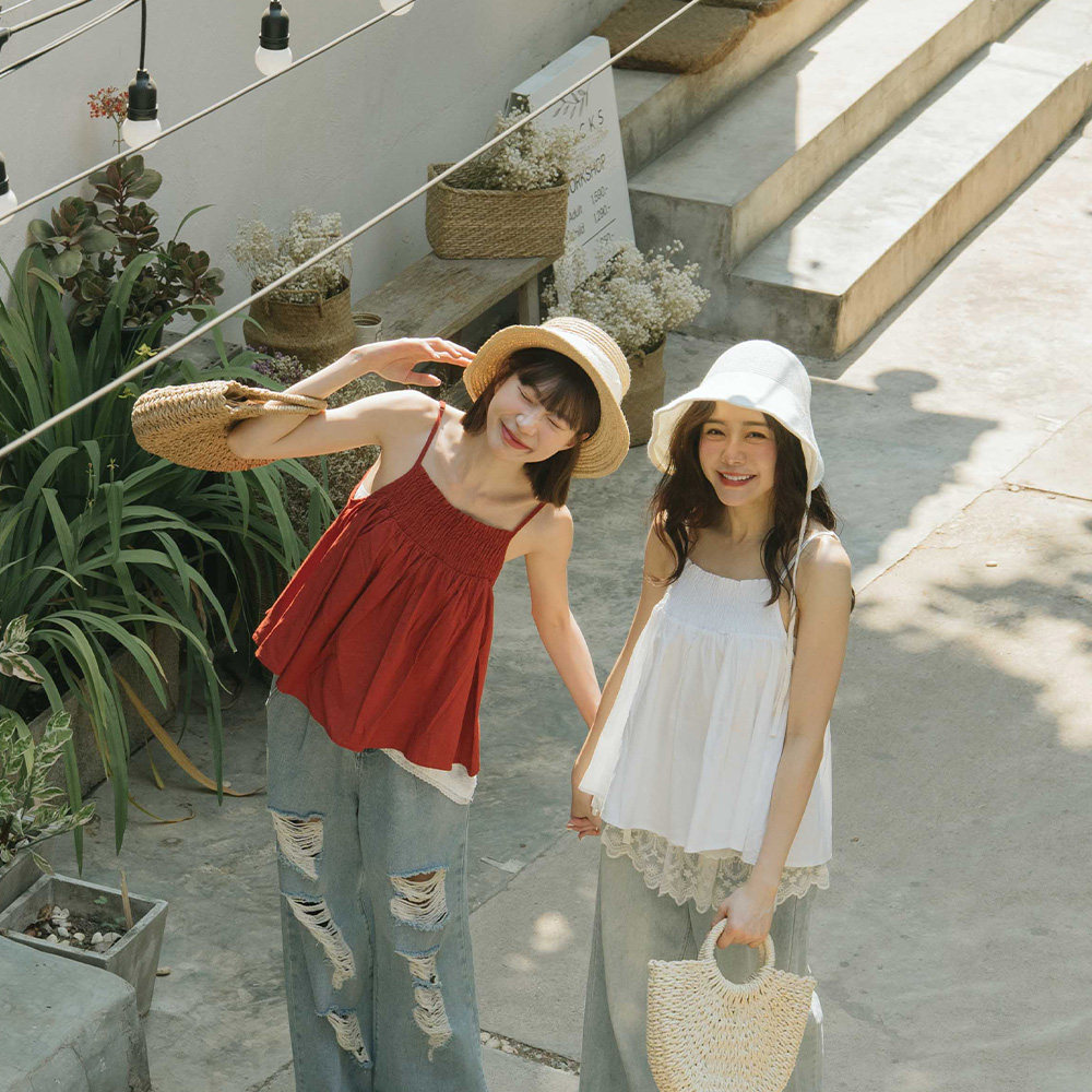 QUEENSHOP 2025春夏新品女装前胸细褶造型伞摆细肩背心