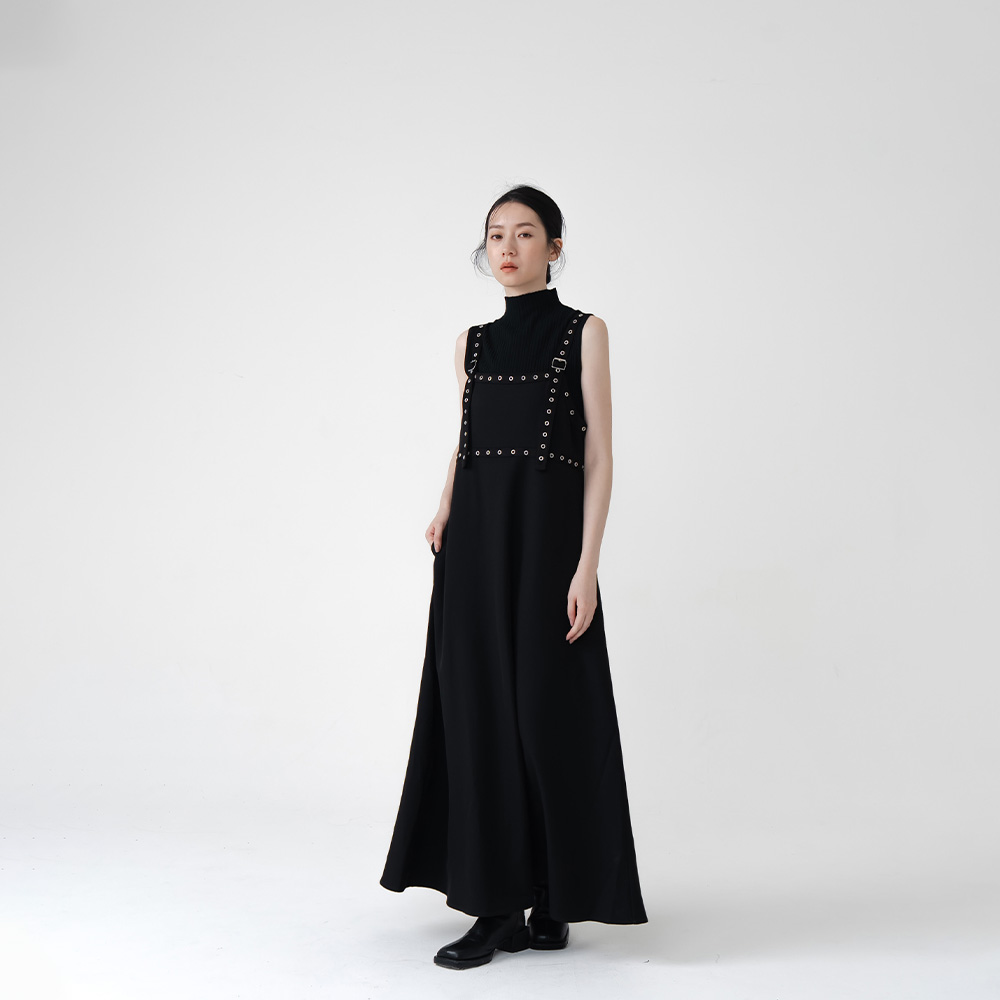 蕾蒂金属排釦肩带连身长连衣裙