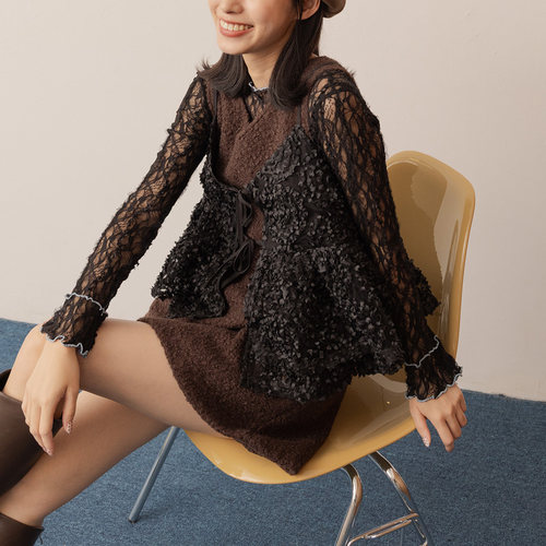 配色木耳边透肤蕾丝上衣