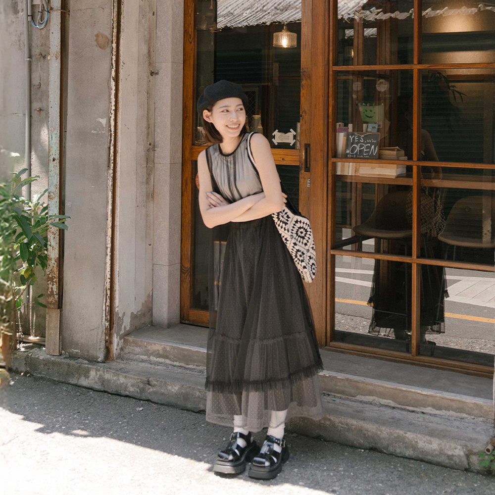 QUEENSHOP 2025春夏新品女装细褶下摆荷叶网纱罩衫连衣