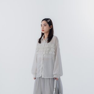 QUEENSHOP 2026春夏新品女装点点多层荷叶透肤长袖衬衫白01025807