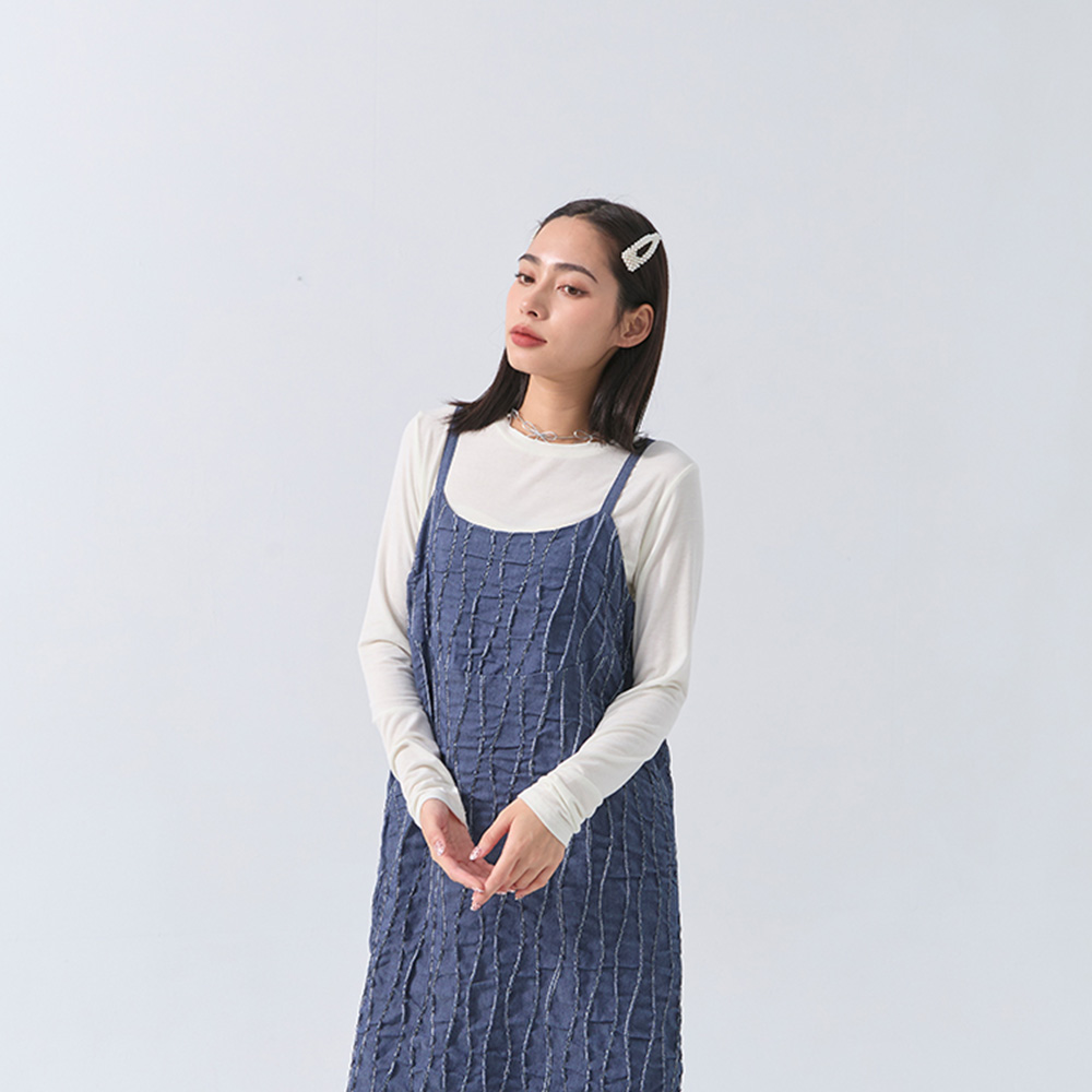 质感立体波纹绣线牛仔连衣裙