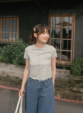 QUEENSHOP 2026秋冬新品女装银葱光泽木耳边短版上衣-绿01099825