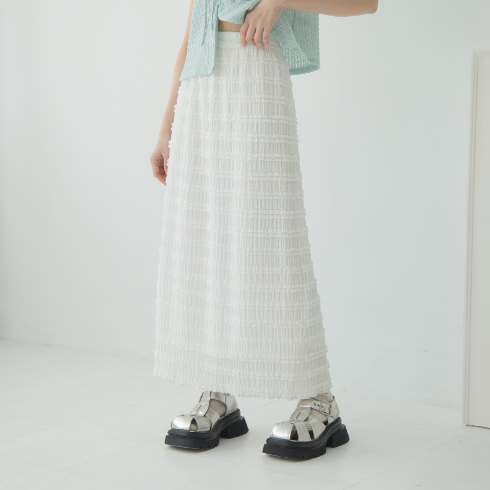 QUEENSHOP 2025春夏新品女装立体多层荷叶缇花长裙03