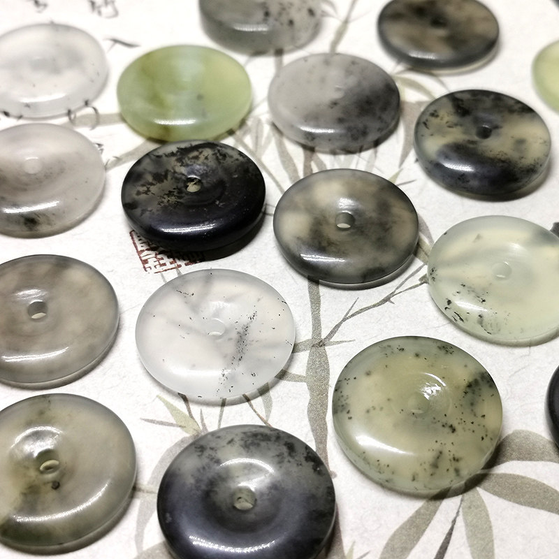 纯天然大自然色岫玉国风水墨意境平安扣男女玉吊坠富含矿物铁元素