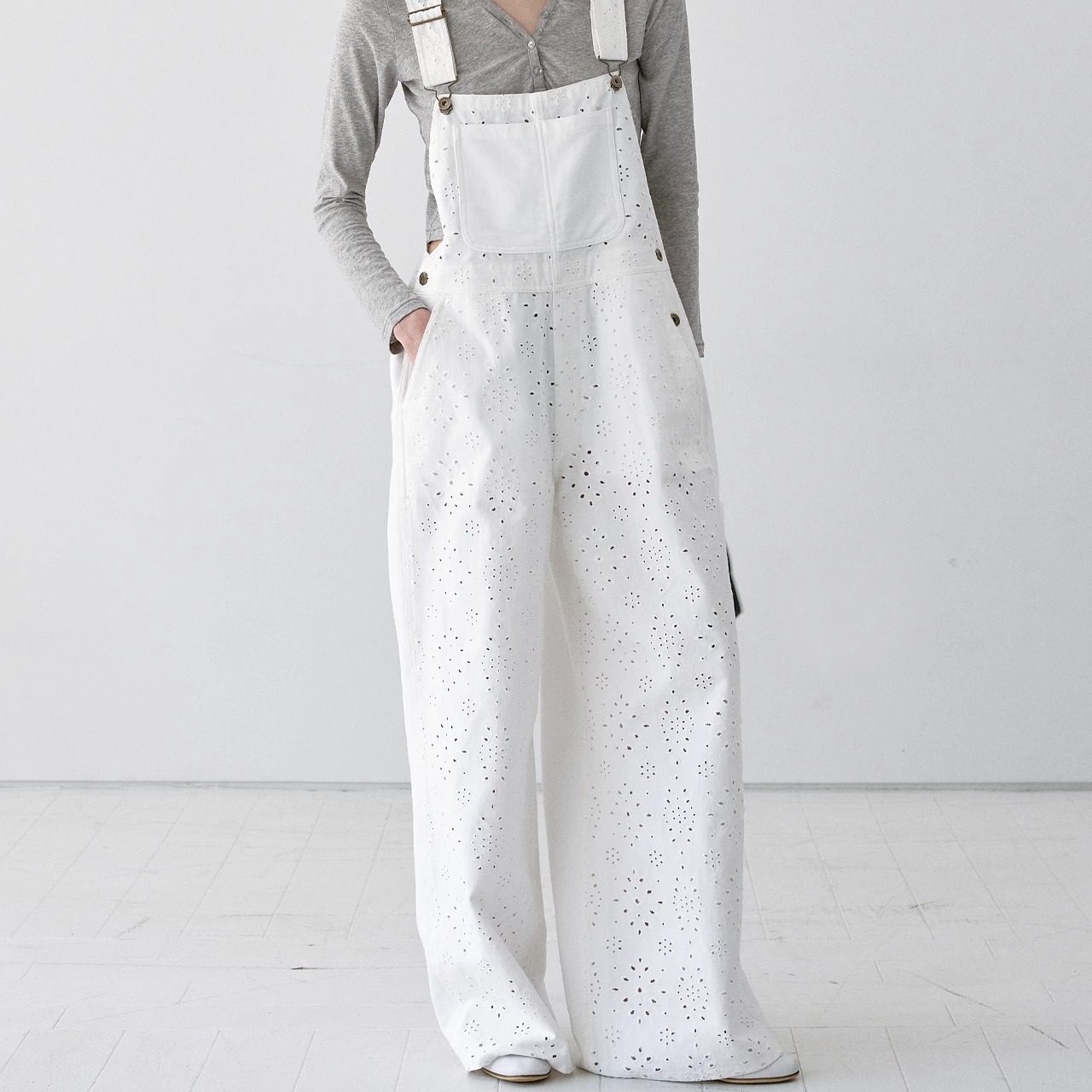 韩国代购 seo EYELET LACE 镂空蕾丝 背带裤