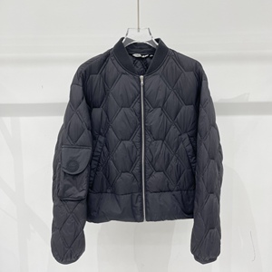 艾诺丝正品旗舰店2024冬季新品时尚棒球领压花羽绒服外套41010011