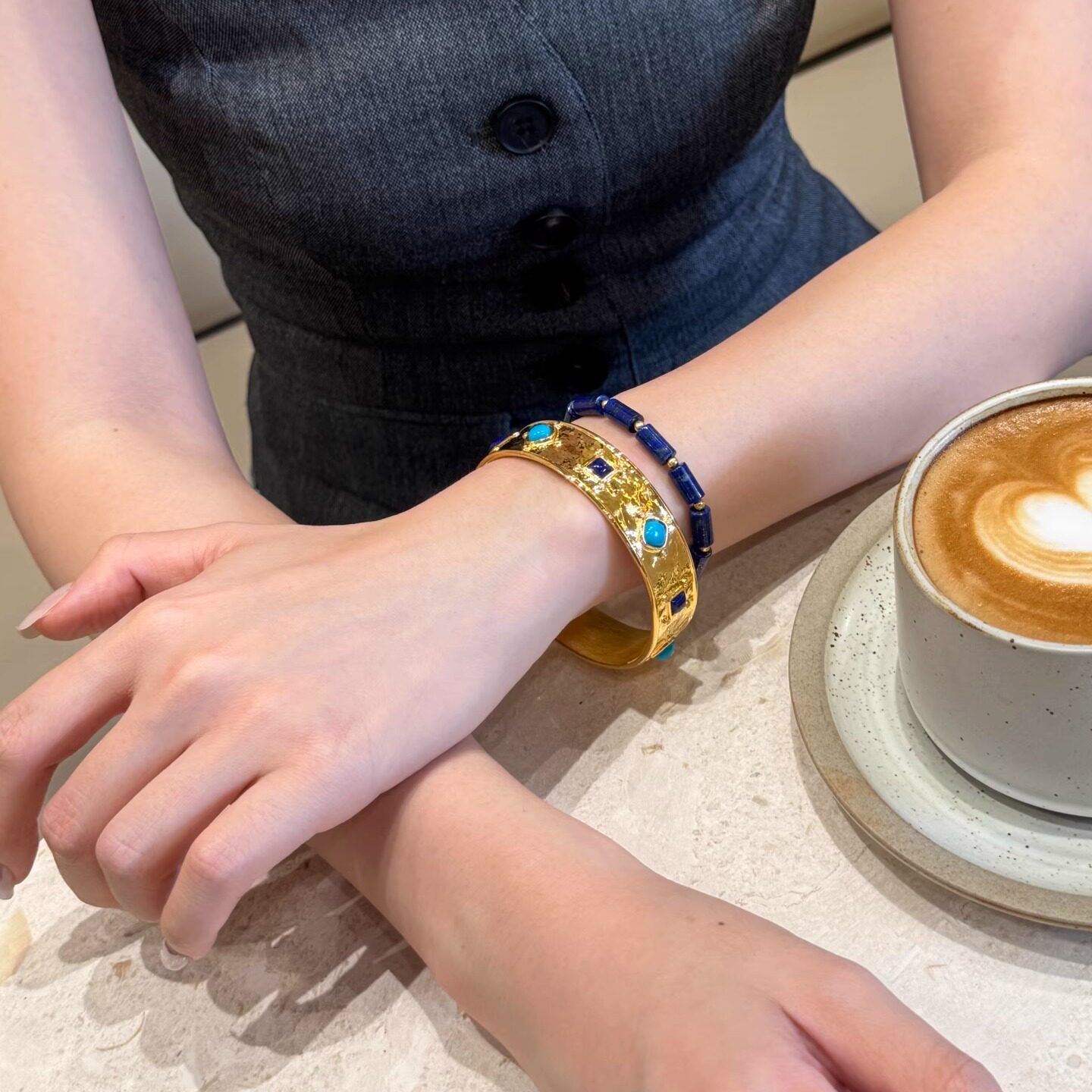 深圳黄金女手镯足金999镶嵌青金石绿松莫桑钻女镯子足金支持复检