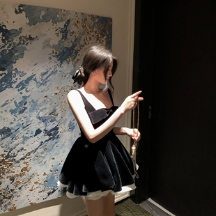 Tongse | 甜心裙 露丝同款小黑裙方领蝴蝶结连衣裙女吊带裙约会裙