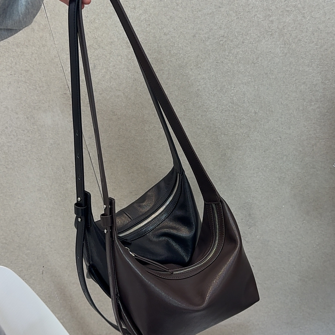 2025新款牛皮饺子包女时尚百搭单肩斜挎腋下包植鞣皮简约通勤女包