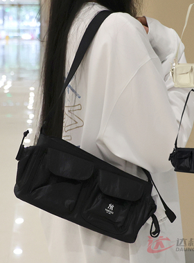 25新款MLB情侣斜挎包男女NY多口袋可调节单肩包休闲包3ACRB035N