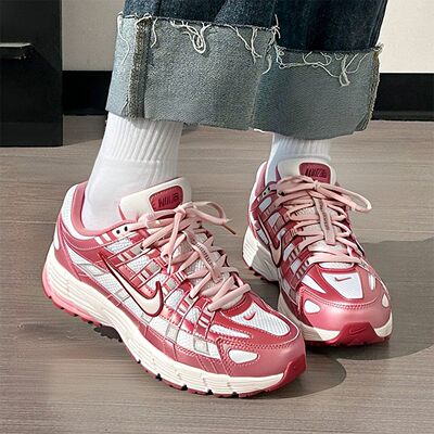耐克女子复古跑步鞋休闲老爹鞋
