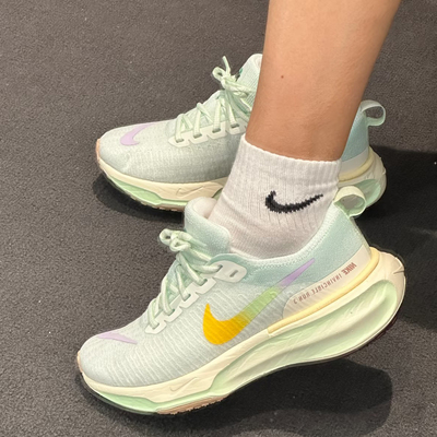 Nike耐克女子公路透气轻便跑步鞋