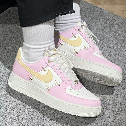 Nike耐克女子AF1金属小勾板鞋