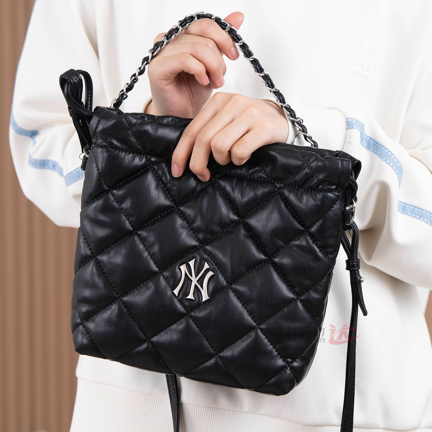 26新款MLB斜挎包男女情侣单肩包