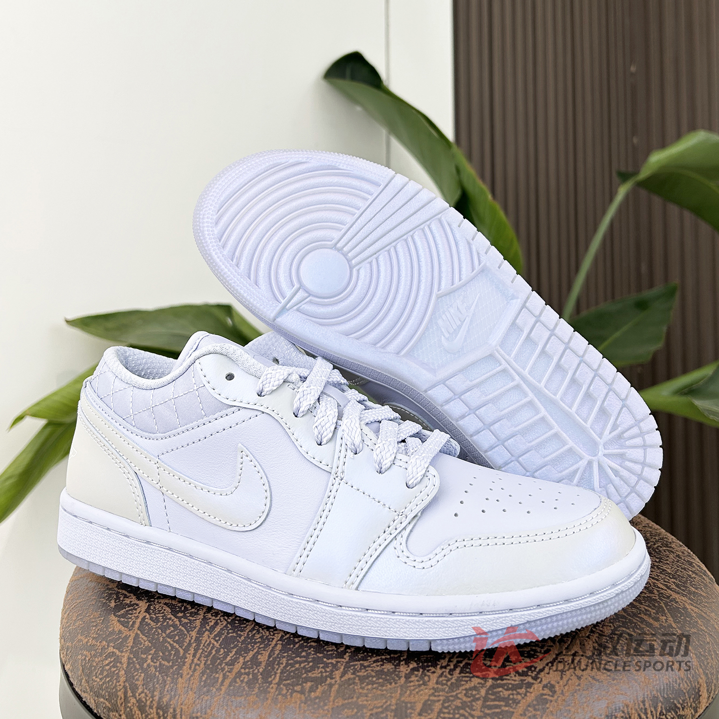 Jordan女子板鞋AJ1低帮运动鞋