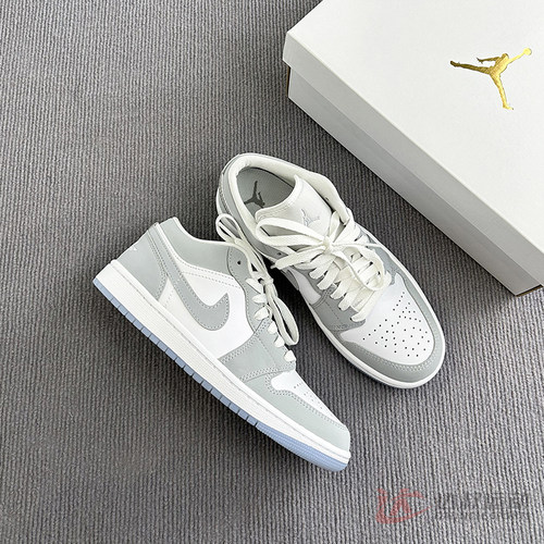 Jordan女子AJ1低帮板鞋运动鞋