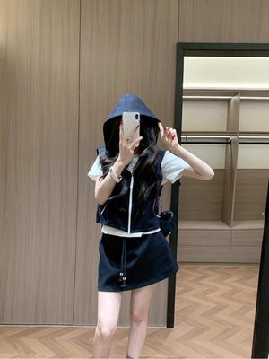 欧洲站小众设计2026春夏新款时髦休闲甜辣短袖T恤+连帽马甲+短裙