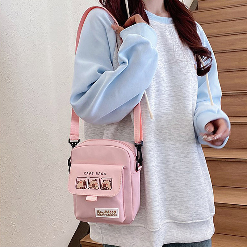可爱卡皮巴拉休闲斜挎包卡通少女