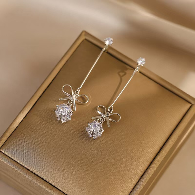 网红长款气质轻奢法式蝴蝶结水钻耳环高级感小众设计感方圆脸显瘦