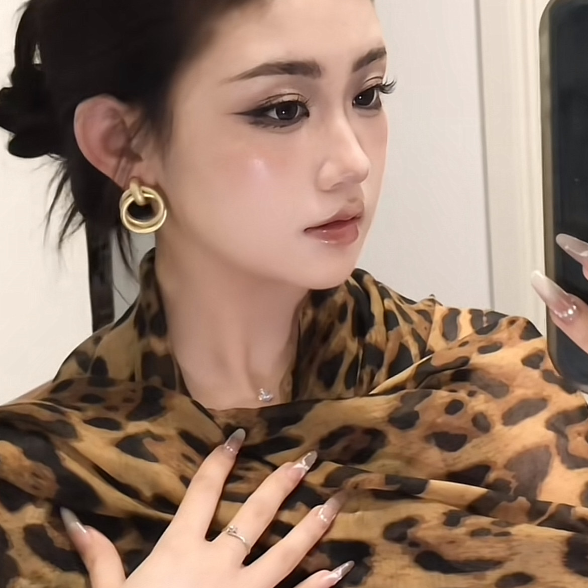网红博主美拉德豹纹休闲薄款柔软巴厘纱印花长款围巾长款宽边丝巾图片