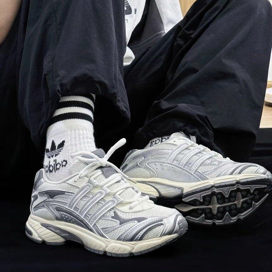 adidas休闲跑步鞋男女同款