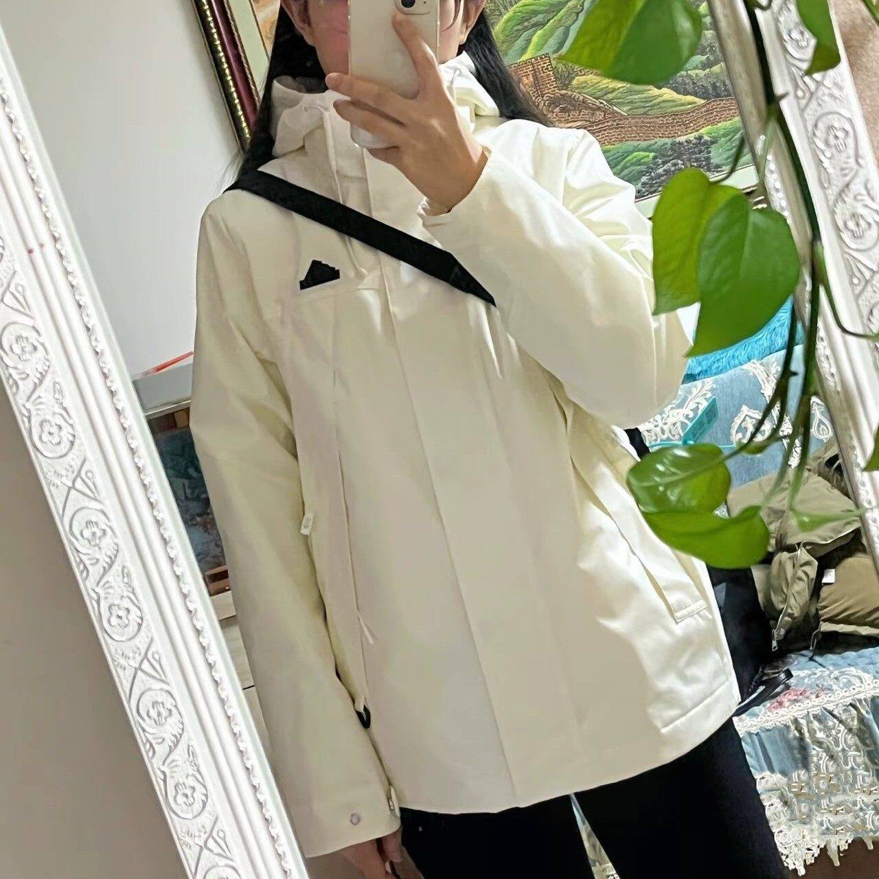 adidas阿迪达斯轻运动女装春季新款三合一运动连帽夹克外套JF6659