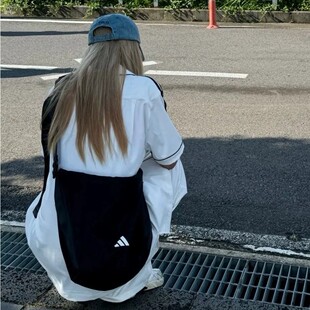 Adidas阿迪达斯男女轻便单肩斜挎包健身旅游大容量饺子包 KF2487
