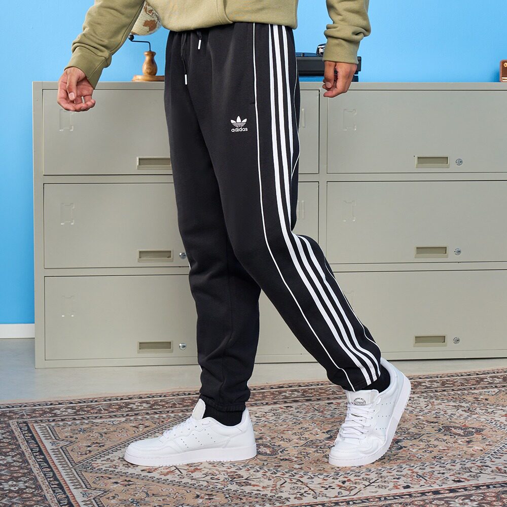 adidas阿迪达斯三叶草经典三条纹舒适束脚运动裤男装HK7319