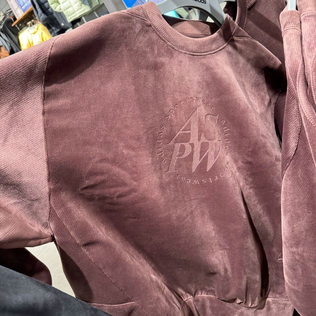 阿迪达斯男女2026春季新款丝绒圆领保暖运动套头衫卫衣JI6652