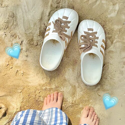 ADIDAS阿迪达斯男女夏新款透气舒适平底休闲沙滩拖鞋洞洞鞋JQ2118