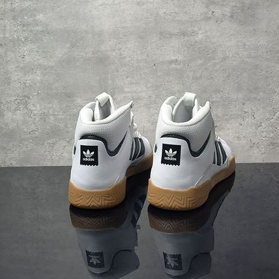 Adidas/阿迪达斯三叶草男子牛皮革复古三条纹运动休闲板鞋 EE6233