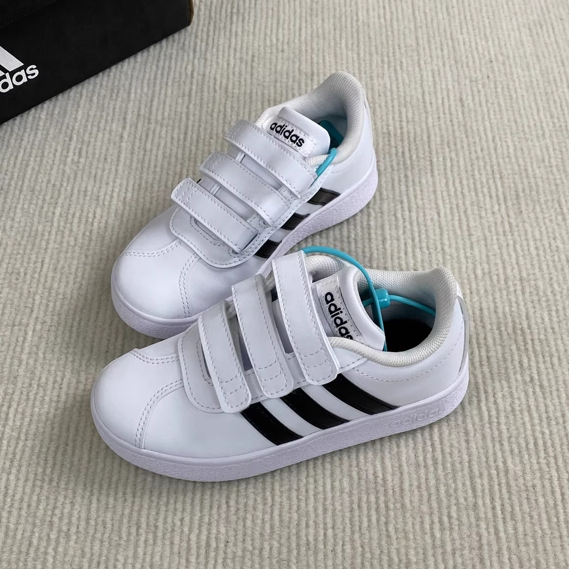 阿迪达斯正品儿童魔术贴小白鞋