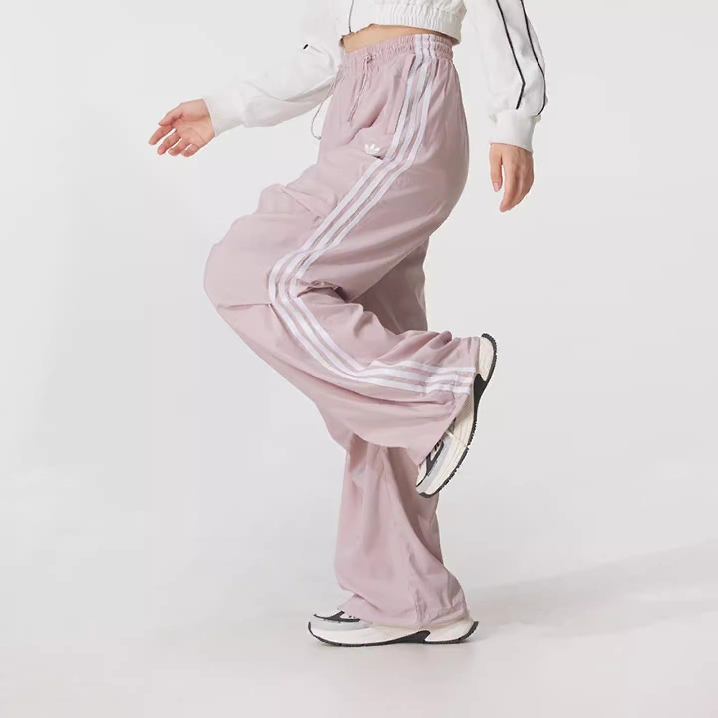 Adidas三叶草25春女子梭织伞兵长裤可束脚运动长裤KE9791 KE9790