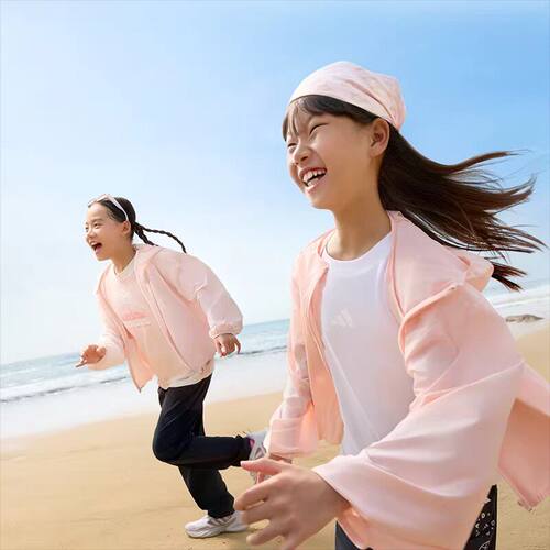 阿迪达斯童装正品2026春季新款女童梭织连帽外套户外防晒衣JL7541