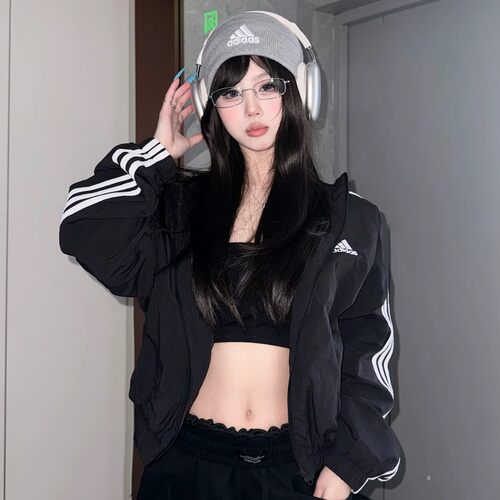 阿迪达斯速干透气女款外套