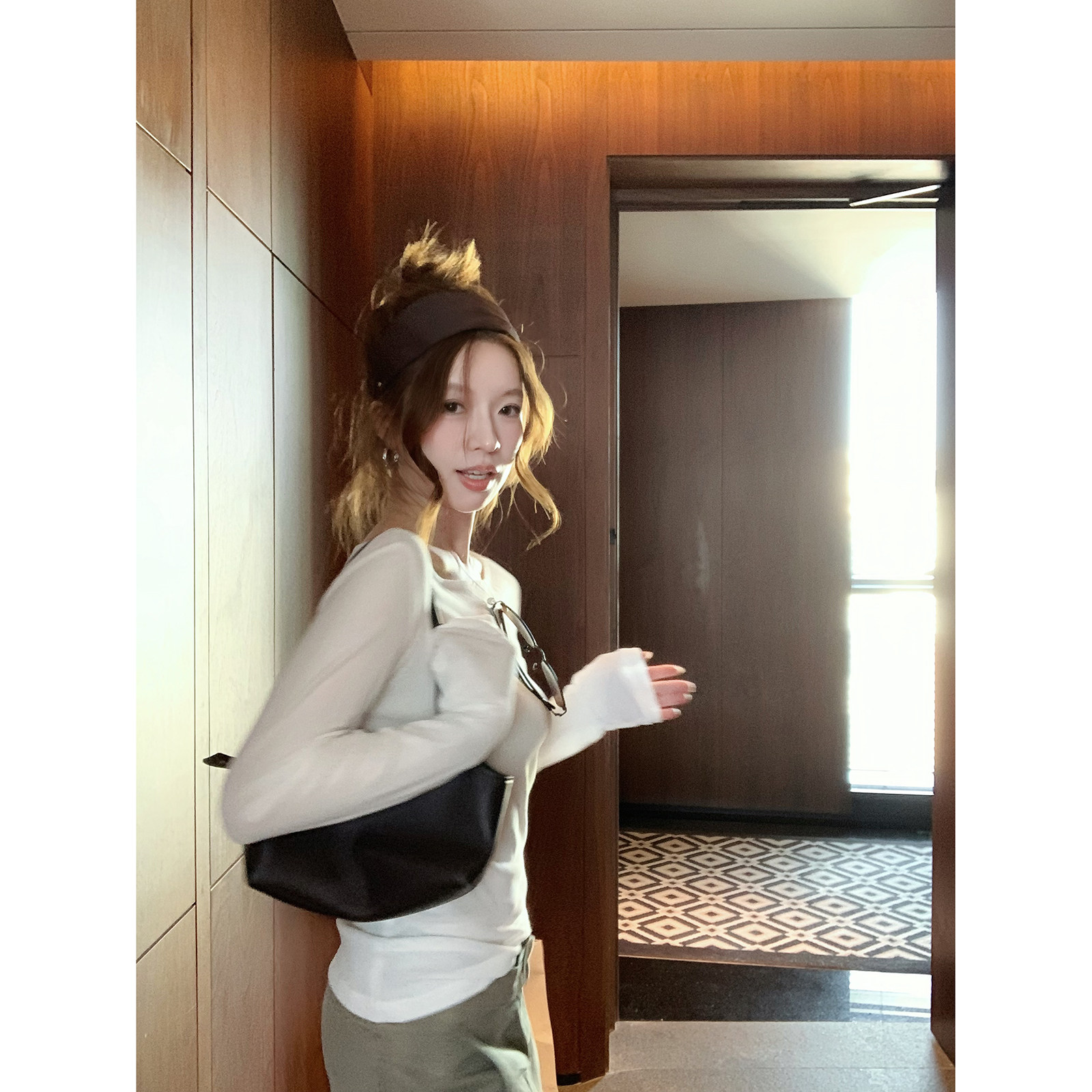 TMHSTUDIO法式慵懒一字领长袖T恤图片