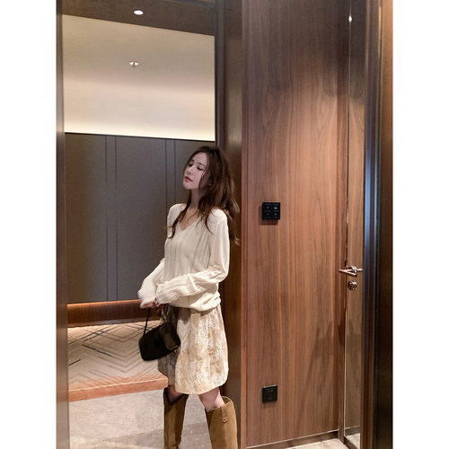 TMHSTUDIO暗纹密针刺绣半身裙