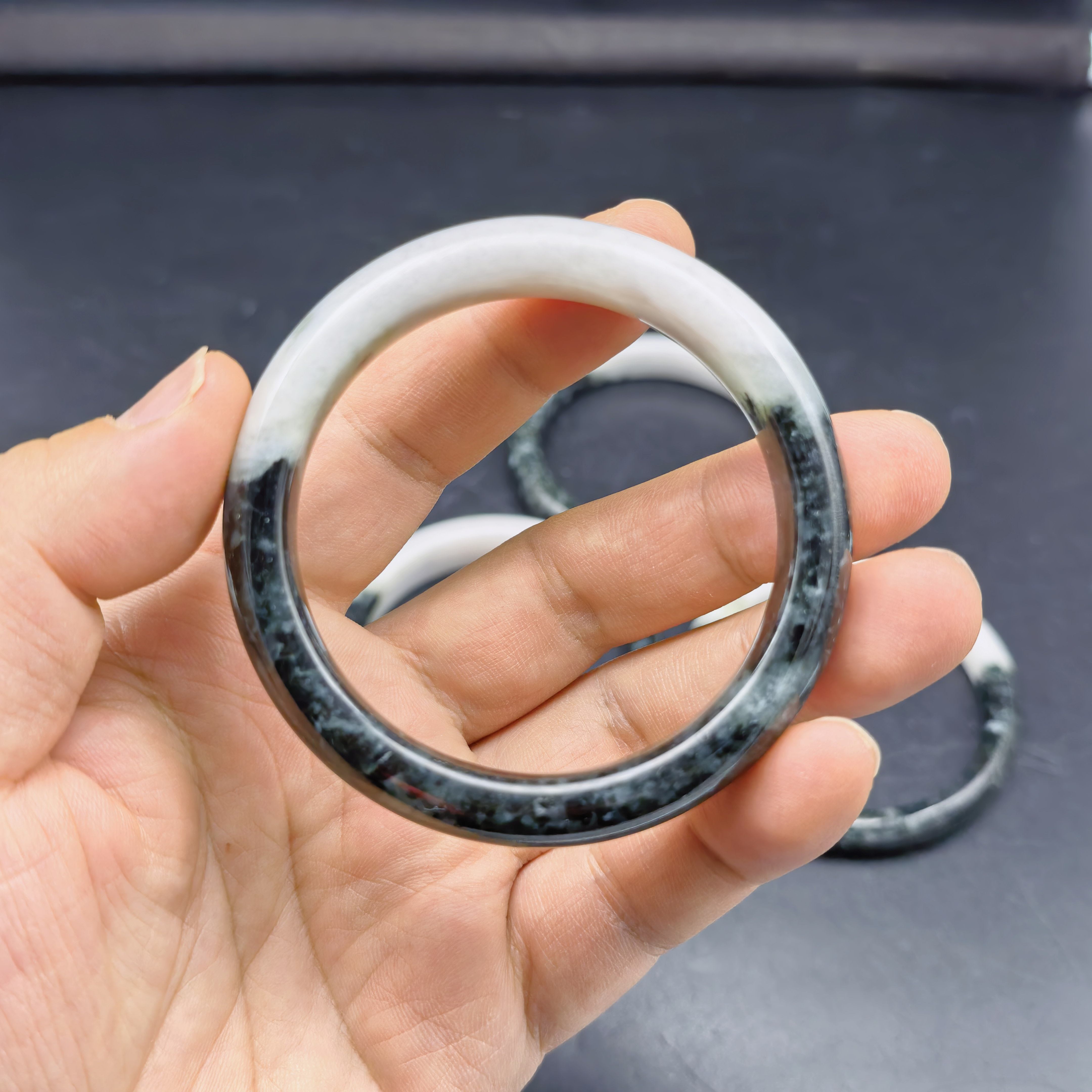 南阳天然独山玉独玉黑白料手镯玉镯子圈口55MM56MM特价