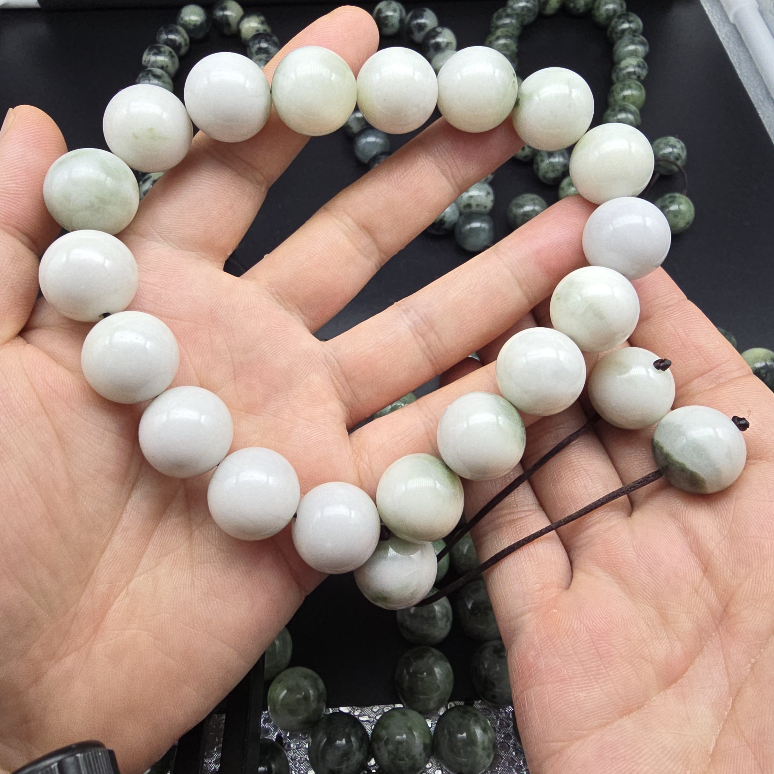 南阳多彩独山玉独玉黄褐墨青多色料18MM圆珠子手持佛珠18颗念珠
