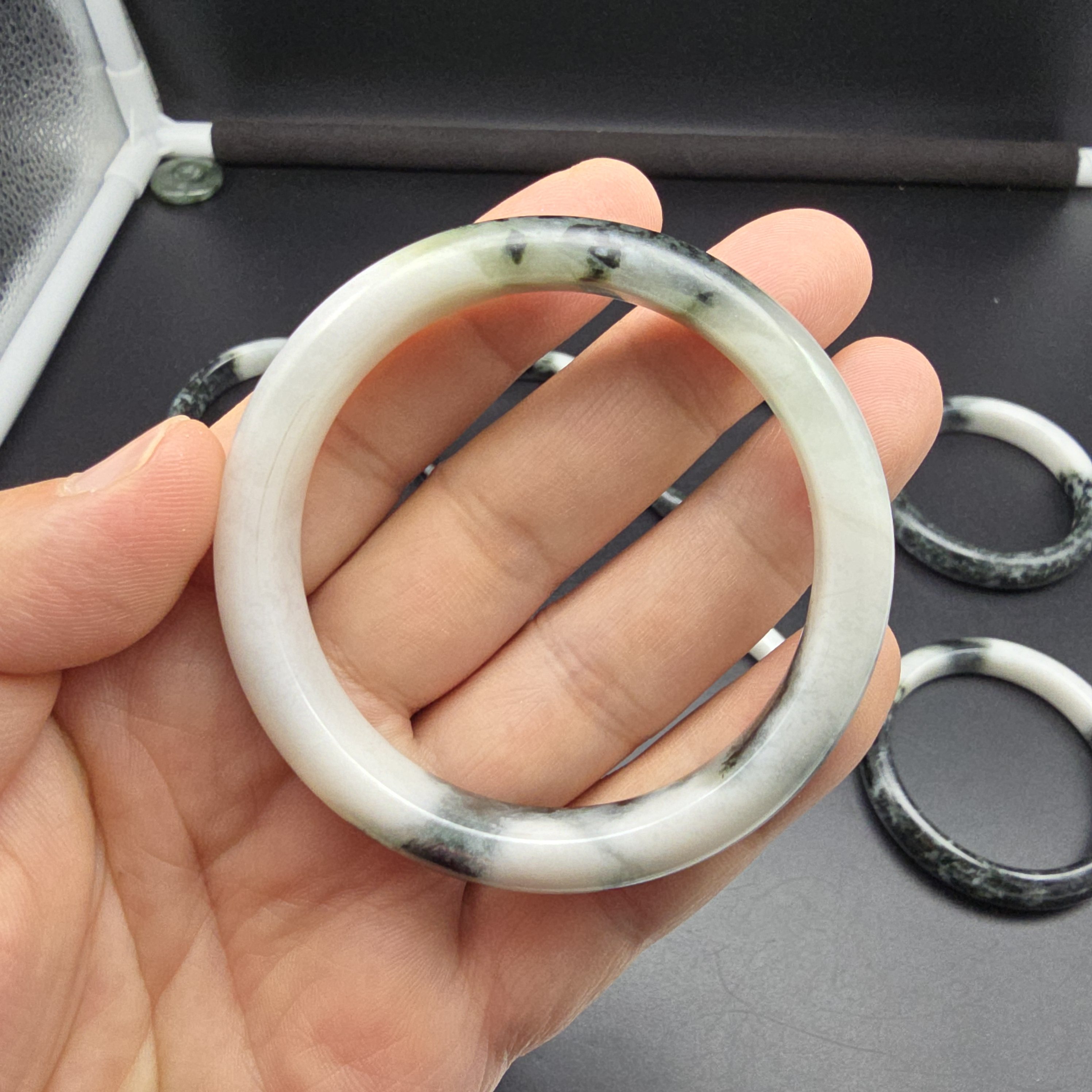 天然独山玉独玉水墨黑白色玉料扁条手镯玉镯子女款玉石55MM扁条