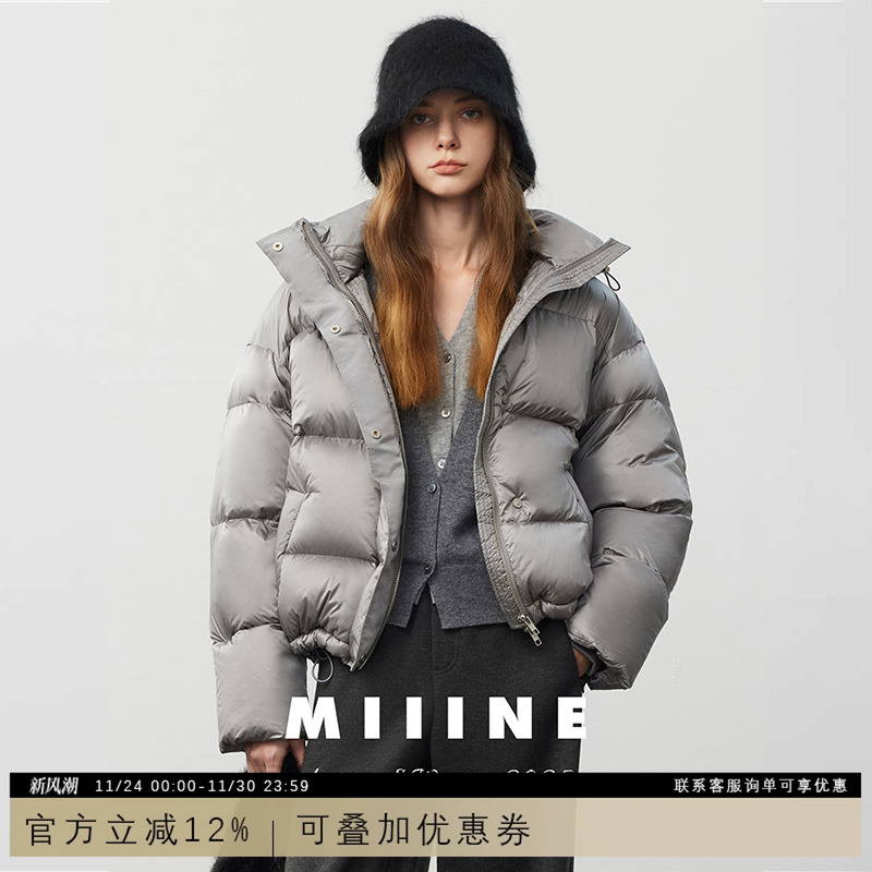 今年流行爆款红色连帽羽绒服