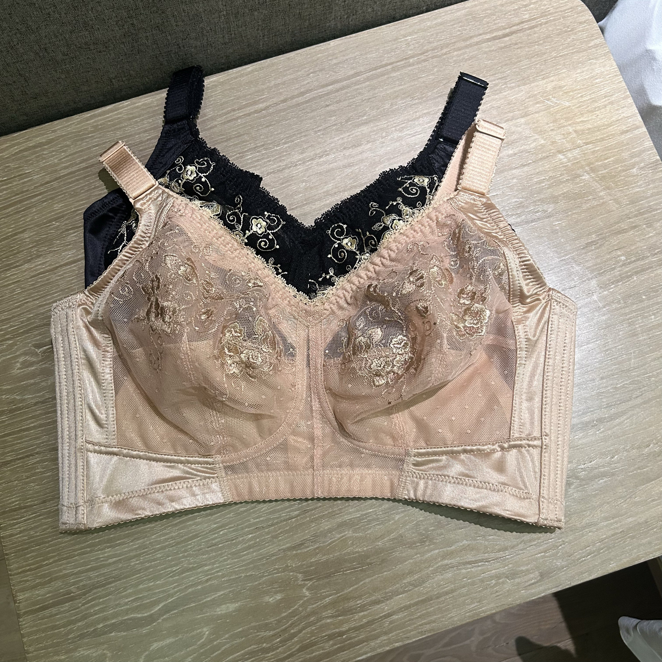 全罩杯裸感立挺杯矫正调整型文胸大胸显小内衣收外扩副乳上托提拉